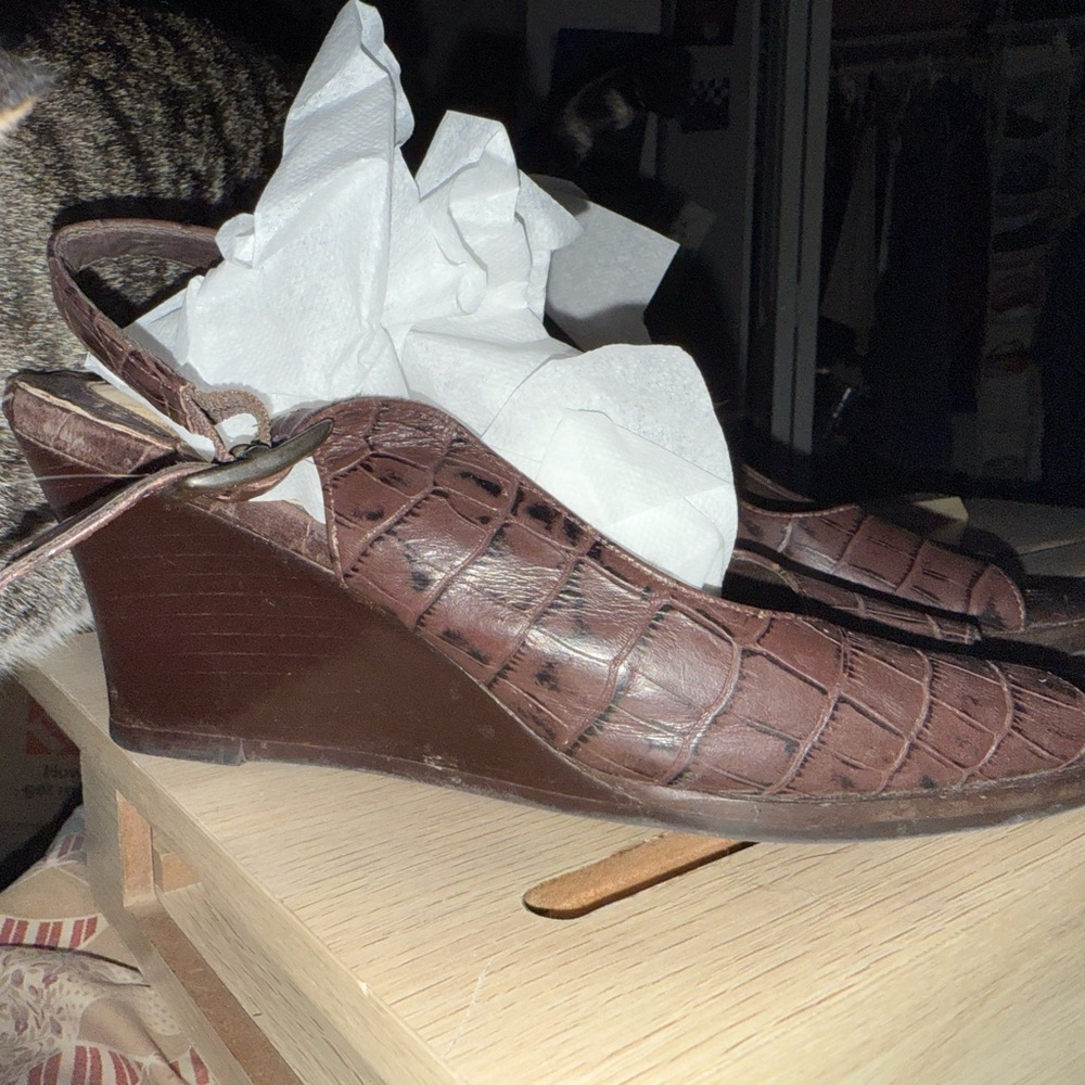 Elegant Brown Crocodile Pattern Wedge Sandals